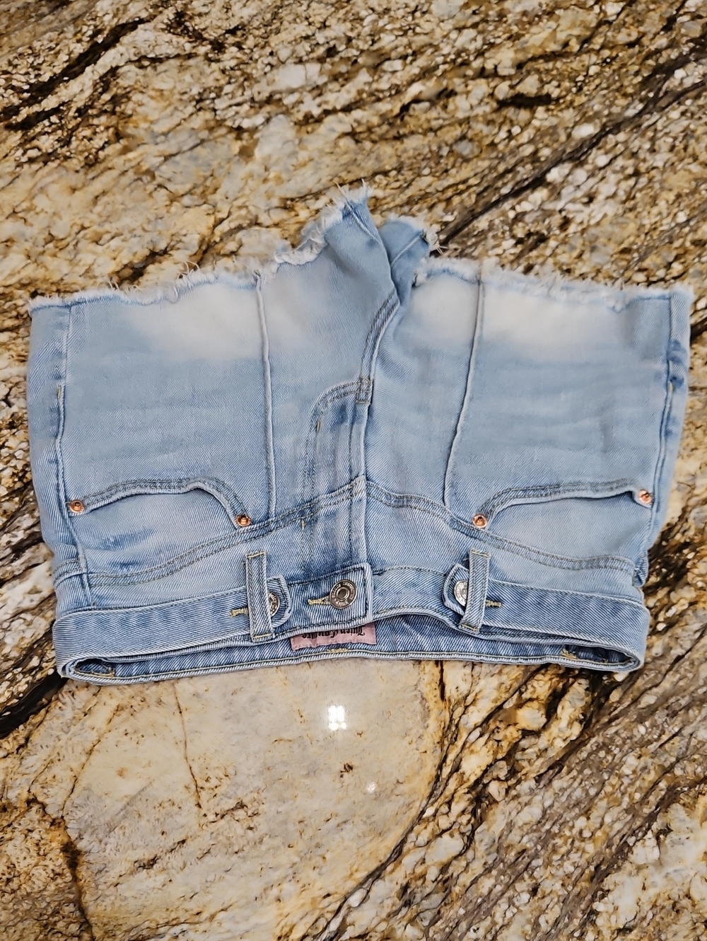 Juicy Coture Women's Light Blue Denim Jean Shorts. Size 26